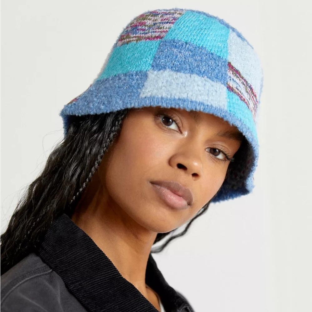 Urban Outfitters NWT Gabbi Knit Bucket Hat